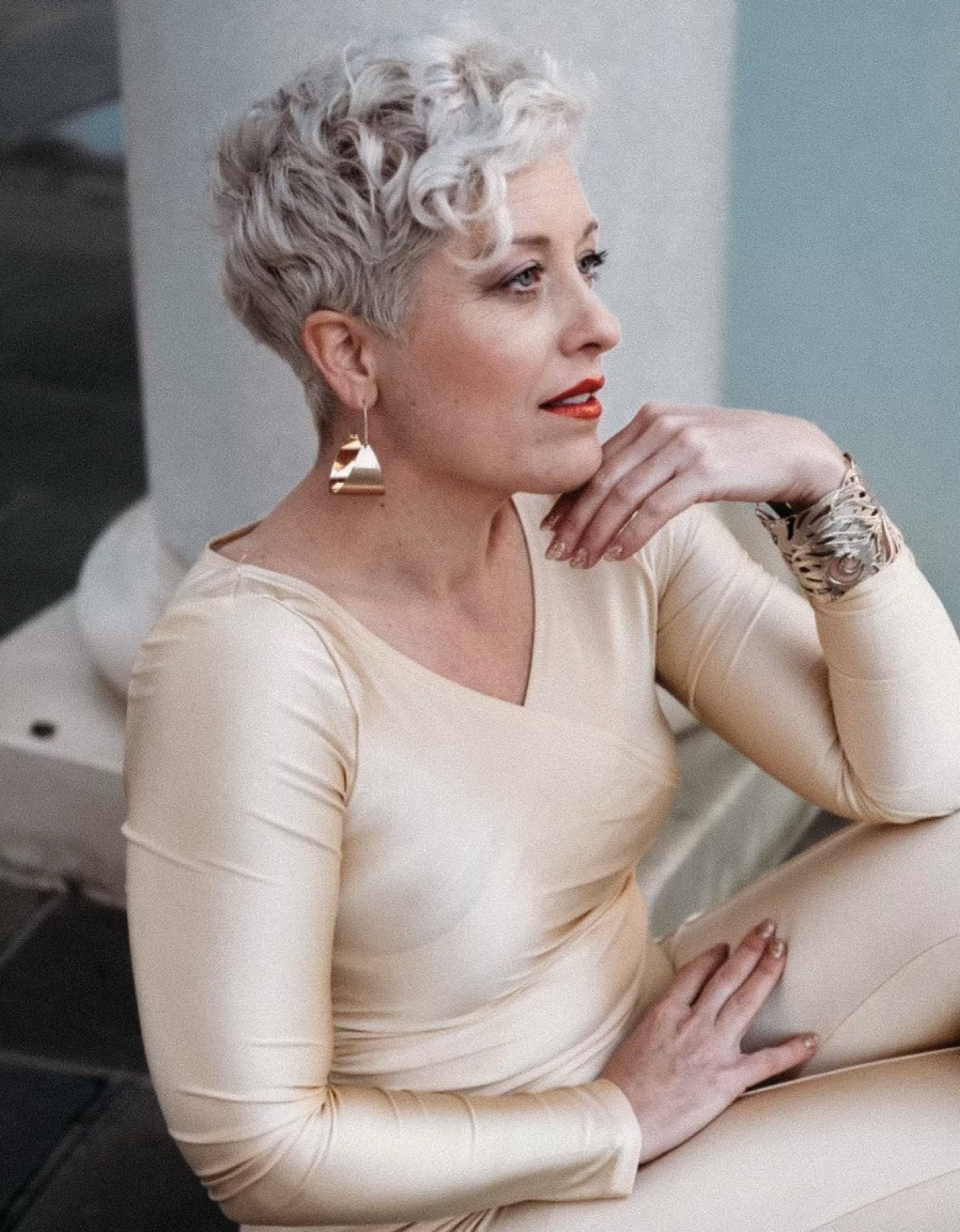 Carli B: Portrait, elegant